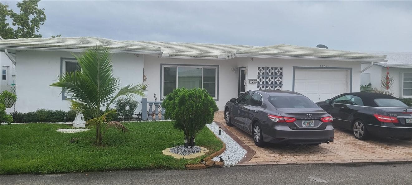8208 NW 57th Place, Tamarac, FL 33321 — photo 3 of 28