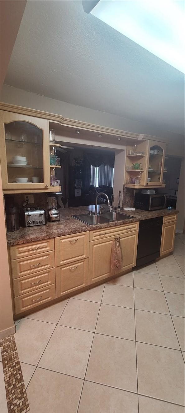8208 NW 57th Place, Tamarac, FL 33321 — photo 11 of 28