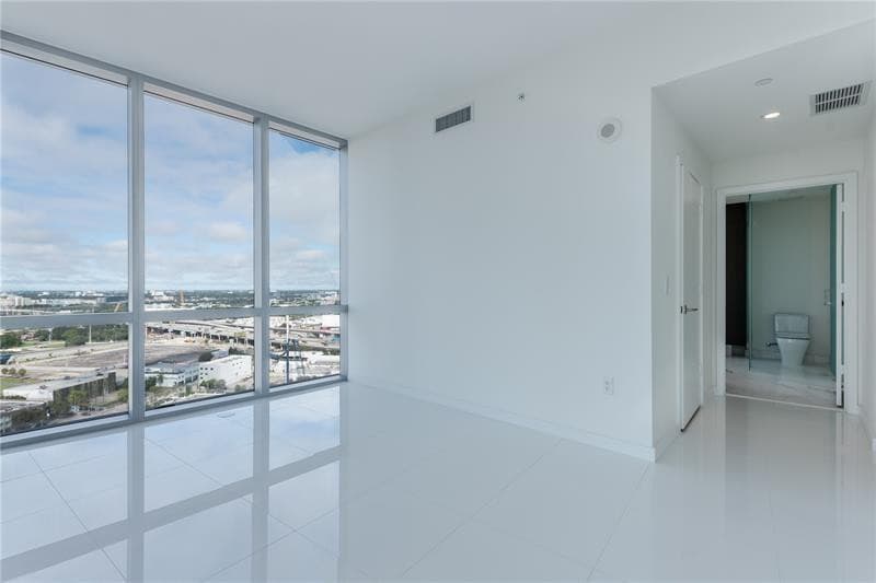 851 NE 1st Avenue 1912, Miami, FL 33132 — photo 8 of 26