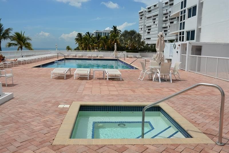 Condominium in Pompano Beach — photo 21 of 31
