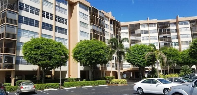 1400 Saint Charles Place 211, Pembroke Pines, FL 33026 — photo 17 of 30