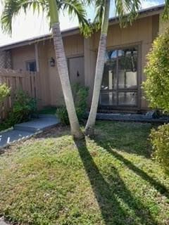 Townhouse in North Miami Beach — photo 1 of 13