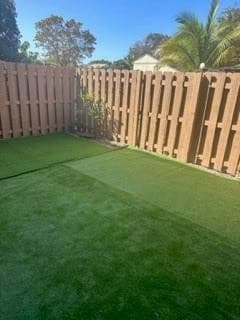 Townhouse in North Miami Beach — photo 10 of 13