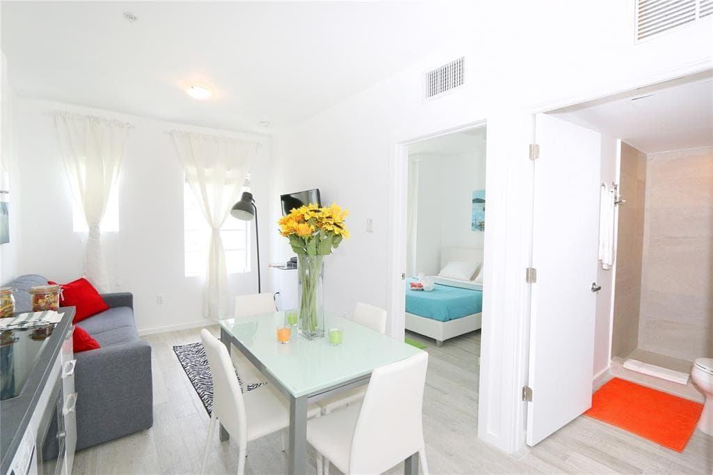 811 Jefferson Avenue 102, Miami Beach, FL 33139 — photo 5 of 9