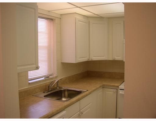 Condominium in Sunrise — photo 1 of 8