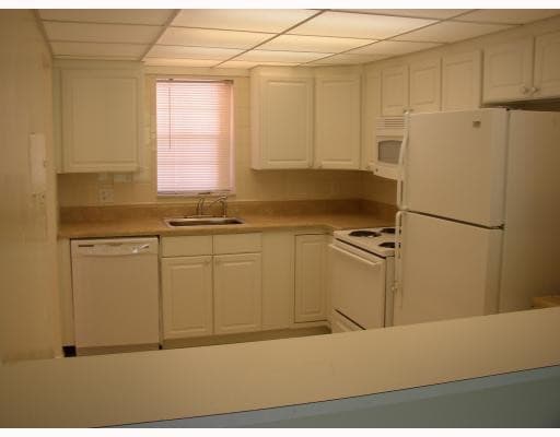 Condominium in Sunrise — photo 2 of 8