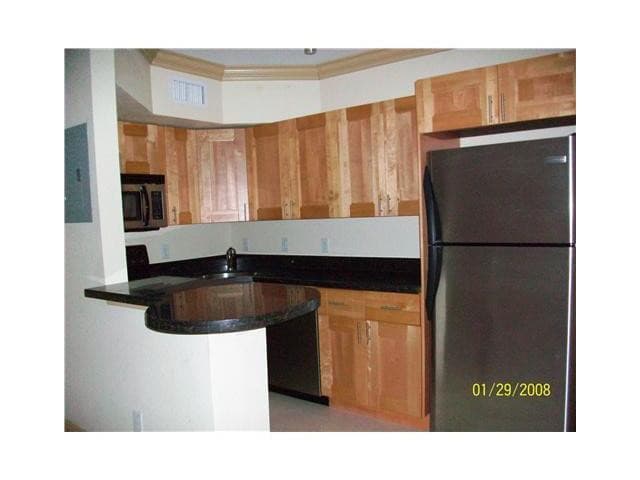 Condominium in Fort Lauderdale — photo 1 of 3