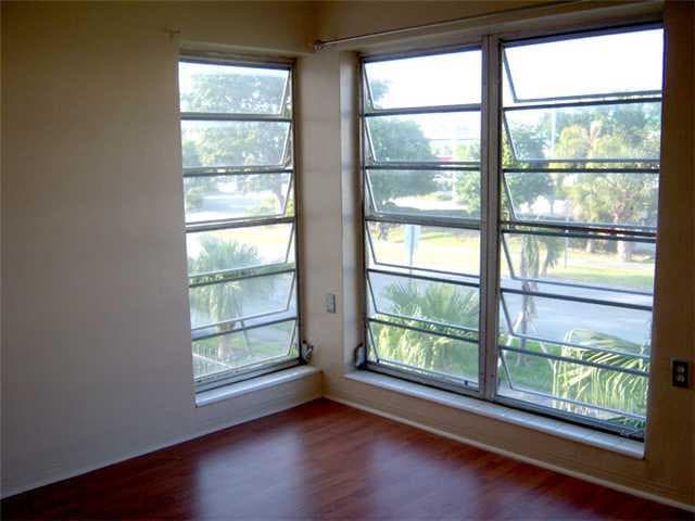Condominium in North Miami — photo 15 of 16