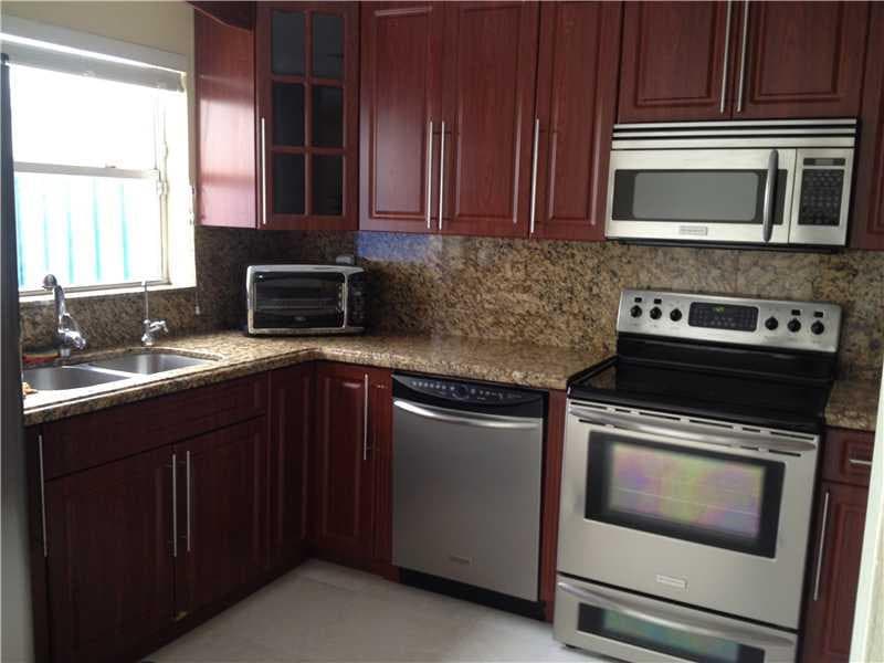 313 Oregon Street 313, Hollywood, FL 33019 — photo 1 of 3