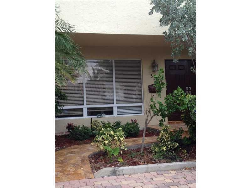 313 Oregon Street 313, Hollywood, FL 33019 — photo 2 of 3