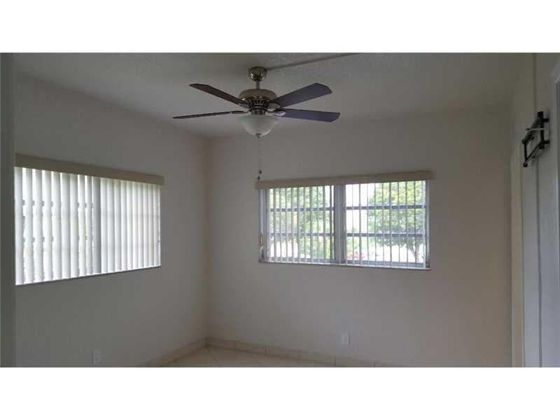 5800 Margate Boulevard 725, Margate, FL 33063 — photo 4 of 8