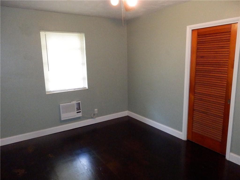 Residence in Hollywood — photo 6 of 8
