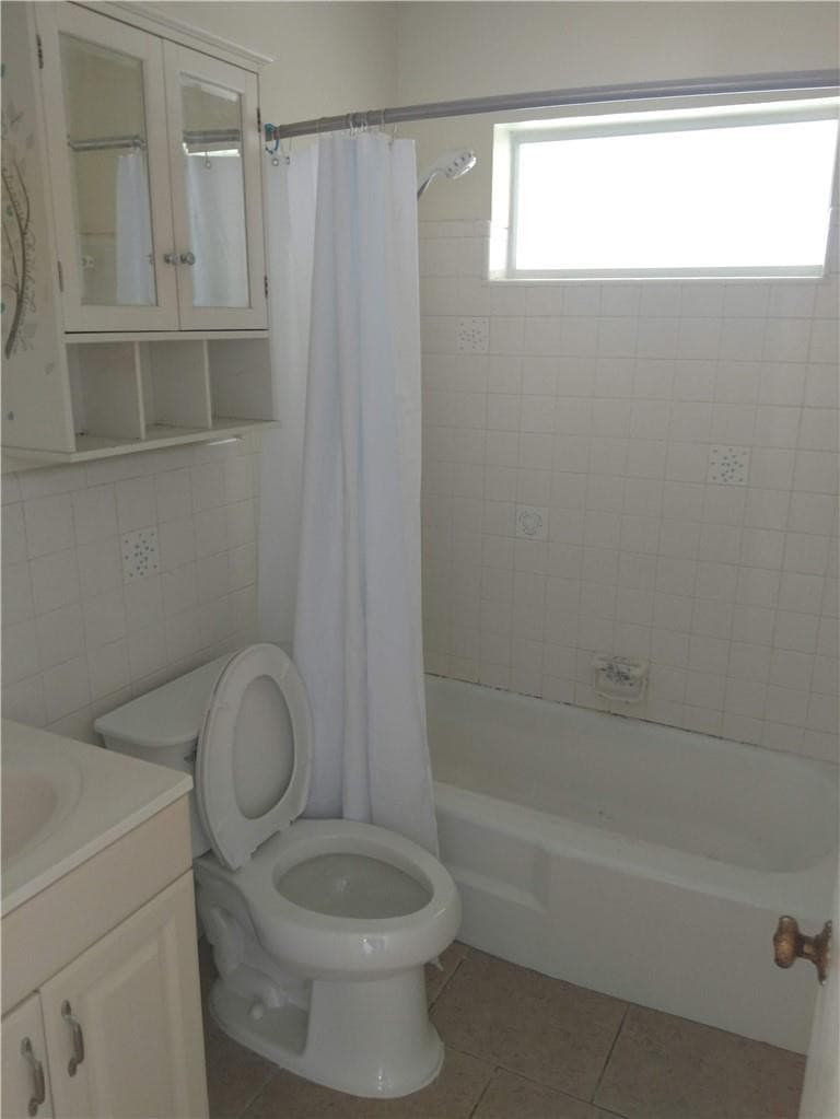 2061 NE 25th Avenue, Pompano Beach, FL 33062 — photo 4 of 12