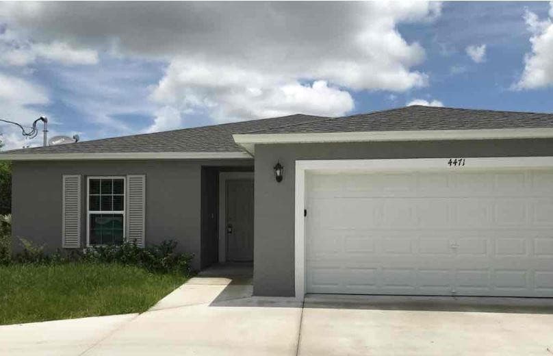 Single Family Residence in Port St. Lucie — photo 1 of 10