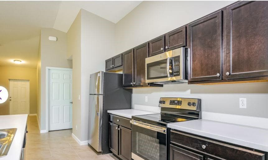 Single Family Residence in Port St. Lucie — photo 2 of 10