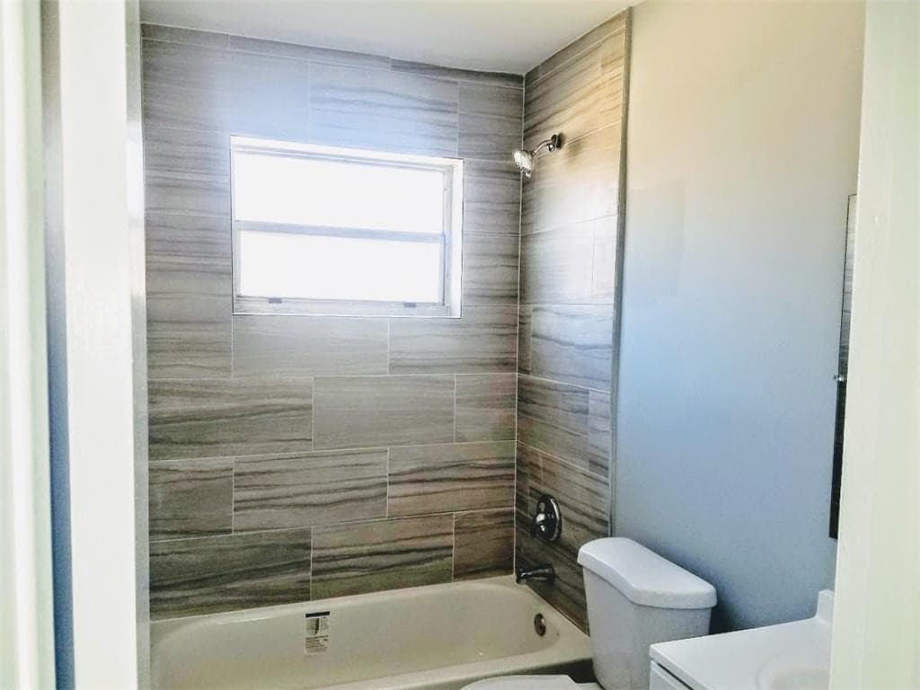 109 NW 3rd Avenue 1, Hallandale Beach, FL 33009 — photo 1 of 3