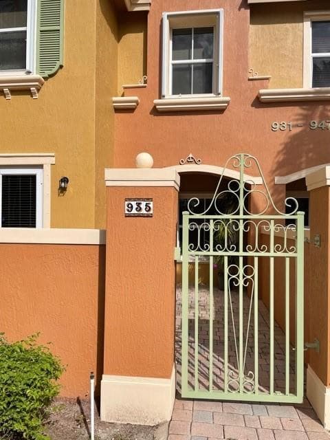 143 SW Sw Terrace 935, Pembroke Pines, FL 33027 — photo 1 of 5