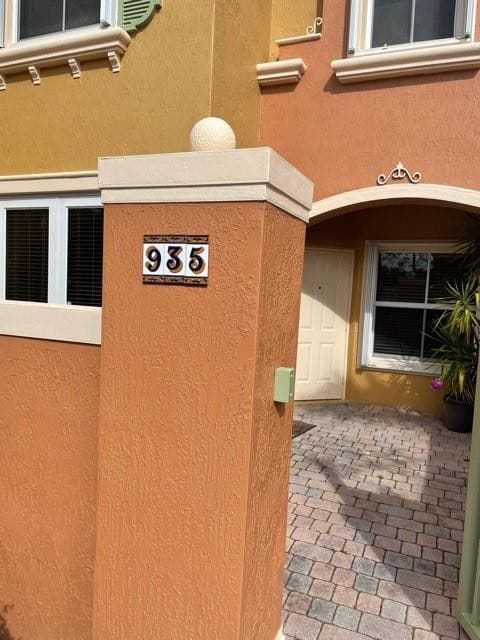 143 SW Sw Terrace 935, Pembroke Pines, FL 33027 — photo 2 of 5