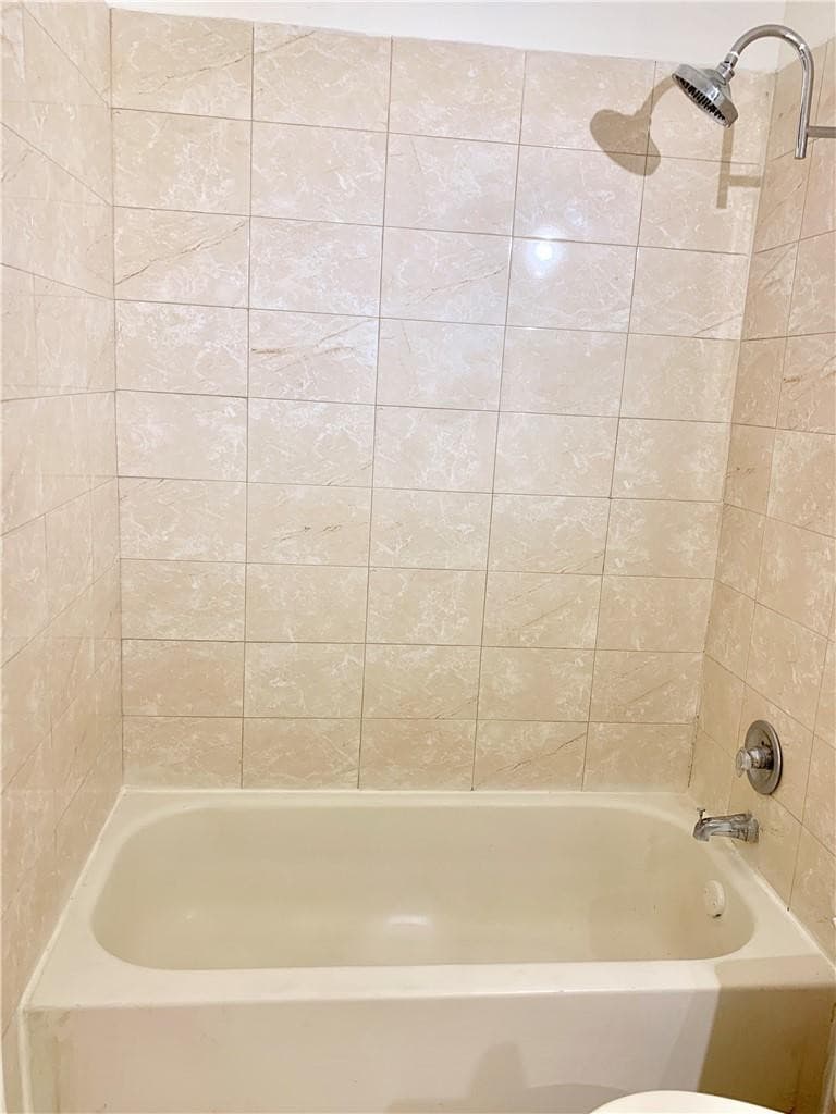 2790 W 60 Street 32, Hialeah, FL 33016 — photo 3 of 10