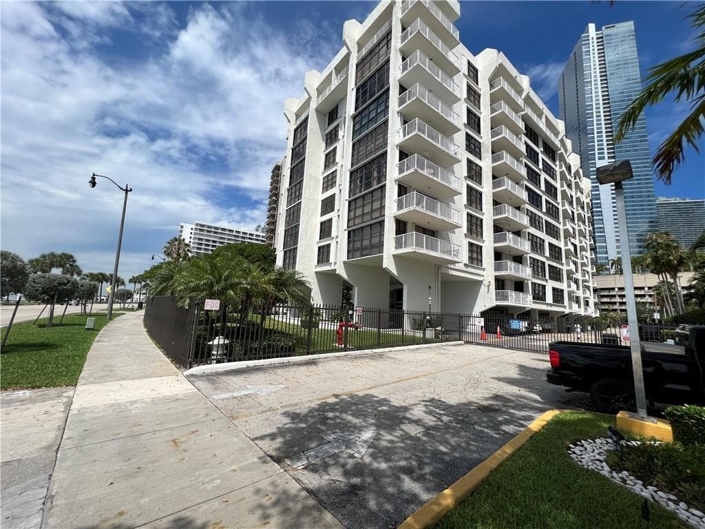 1440 Brickell Bay Drive 606, Miami, FL 33131 — photo 16 of 17