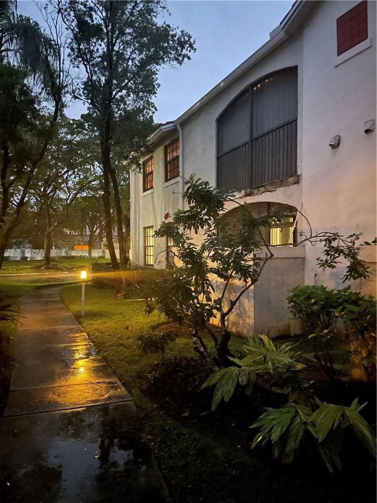 11906 NW 11th Street 11906, Pembroke Pines, FL 33026 — photo 2 of 7