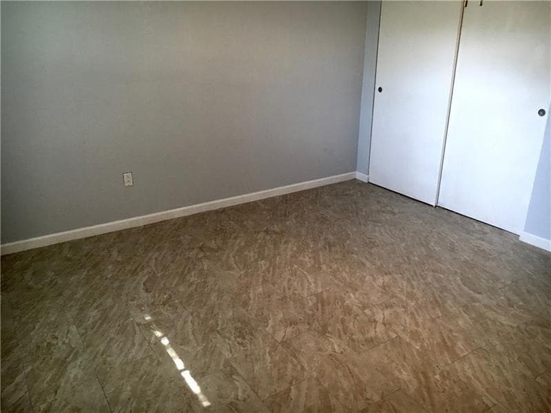 Apartment in Oakland Park — photo 5 of 6