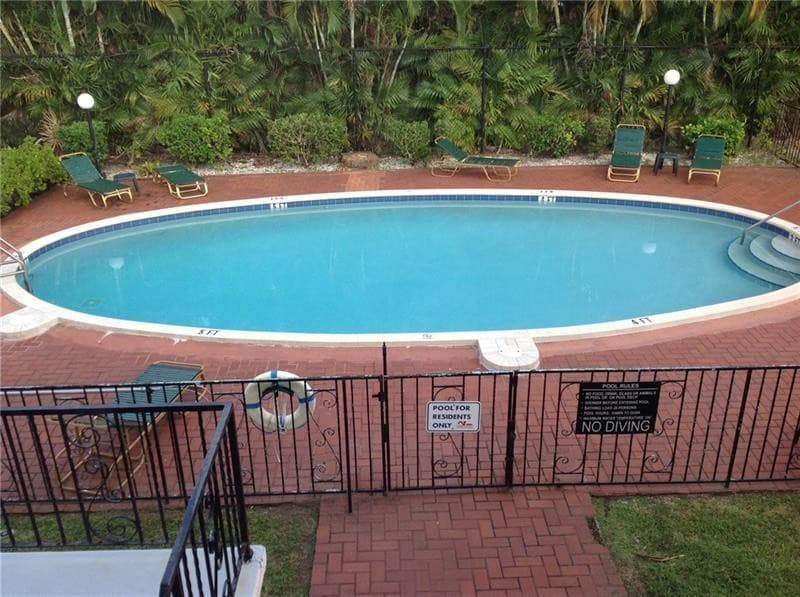 1431 S 14th Avenue 202, Hollywood, FL 33020 — photo 3 of 15