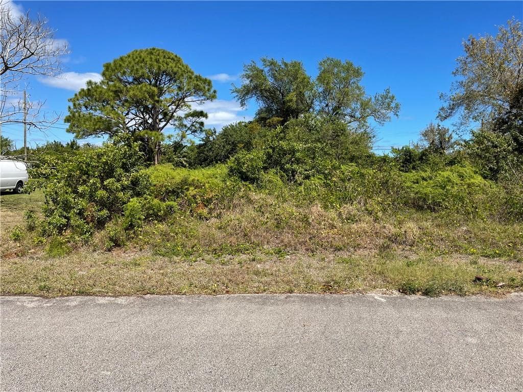 O O Barcelona Avenue, Fort Pierce, FL 34946 — photo 1 of 5