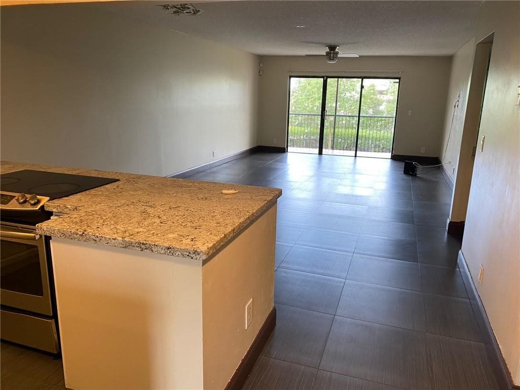 290 Racquet Club Road 205, Weston, FL 33326 — photo 4 of 10