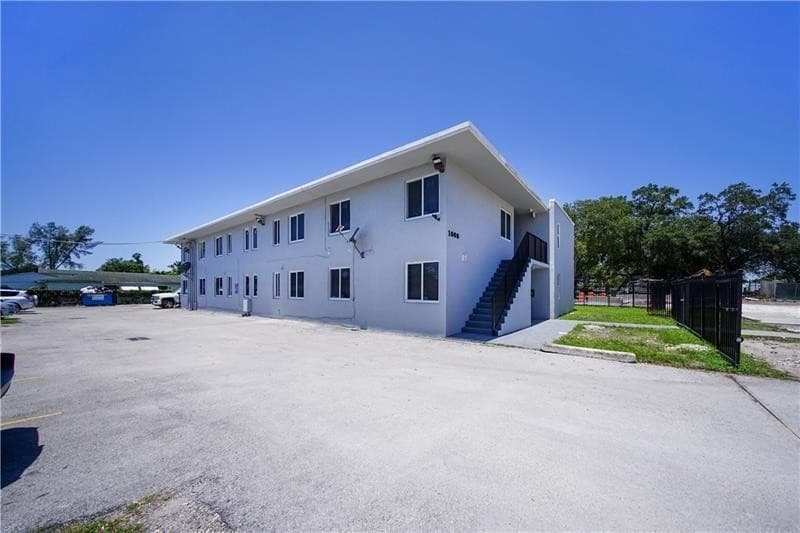 1000 NW 95th Terrace, Miami, FL 33150 — photo 4 of 10