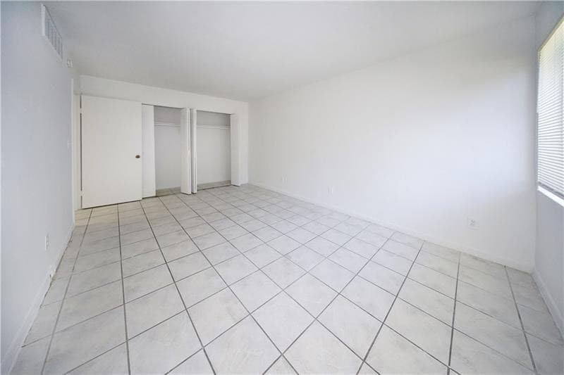 1000 NW 95th Terrace, Miami, FL 33150 — photo 5 of 10