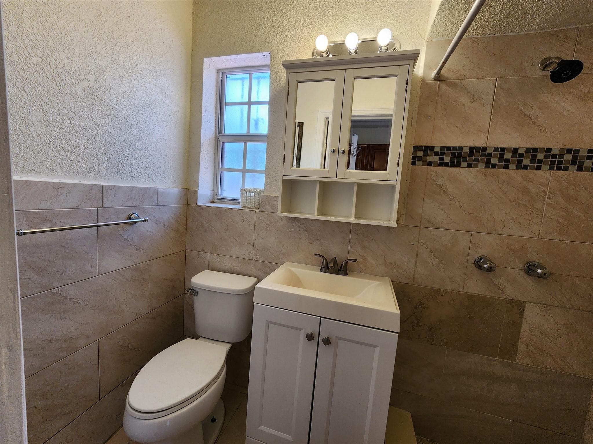 1570 NE 159th Street, North Miami Beach, FL 33162 — photo 6 of 20