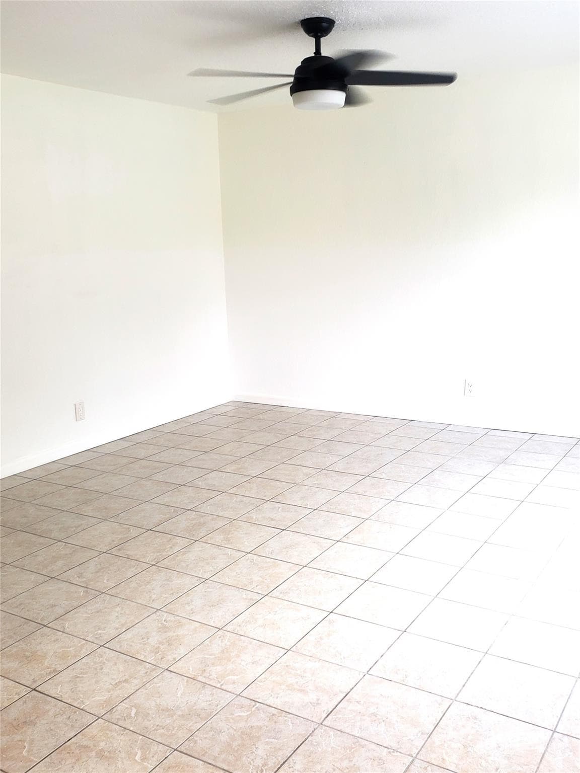 Townhouse in Tamarac — photo 5 of 37