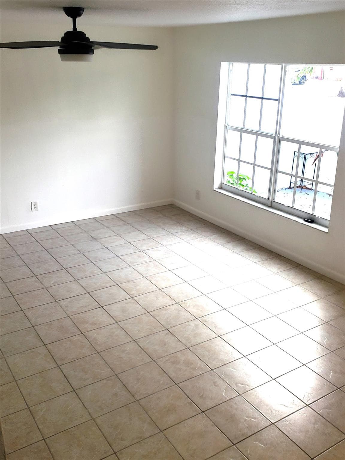Townhouse in Tamarac — photo 34 of 37