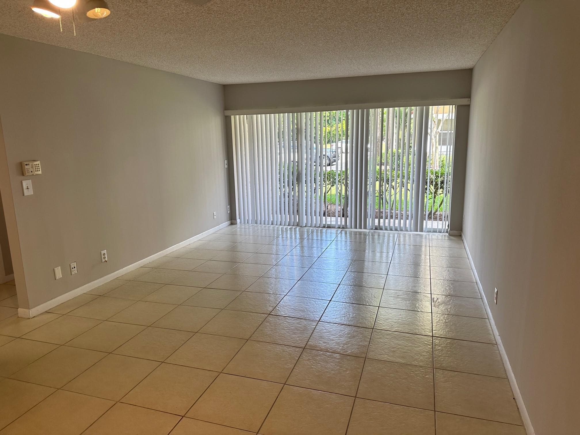 9001 Wiles Road, Coral Springs, FL 33067 — photo 4 of 10