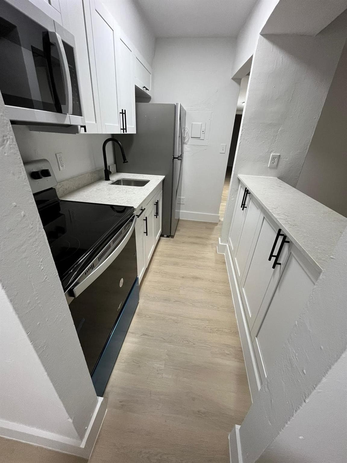 1000 NW 95th Terrace 202, Miami, FL 33150 — photo 3 of 7