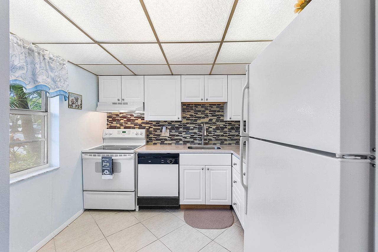 31 Abbey Lane 106, Delray Beach, FL 33446 — photo 17 of 32