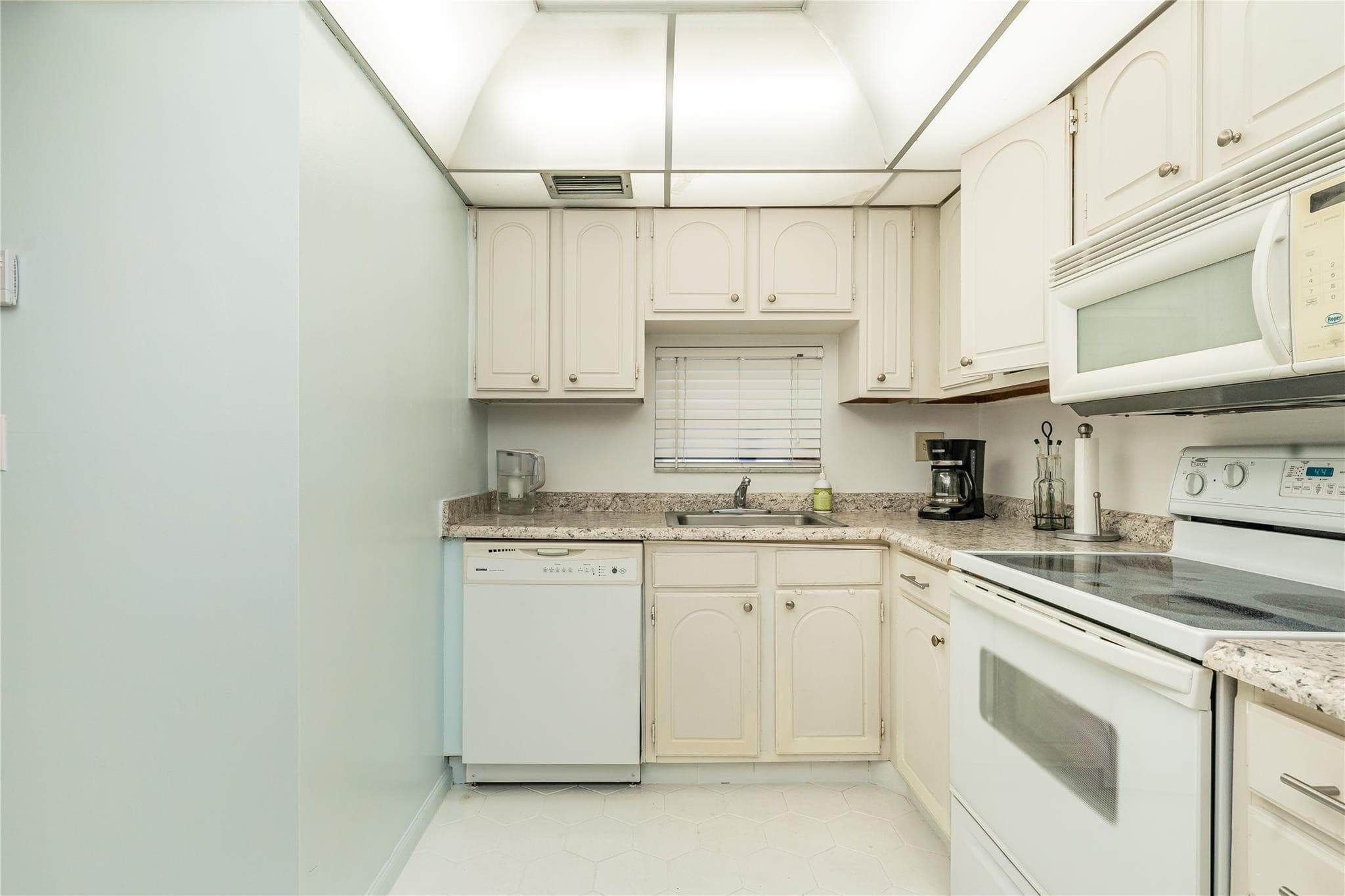 9611 N Hollybrook Lake Drive 107, Pembroke Pines, FL 33025 — photo 11 of 56