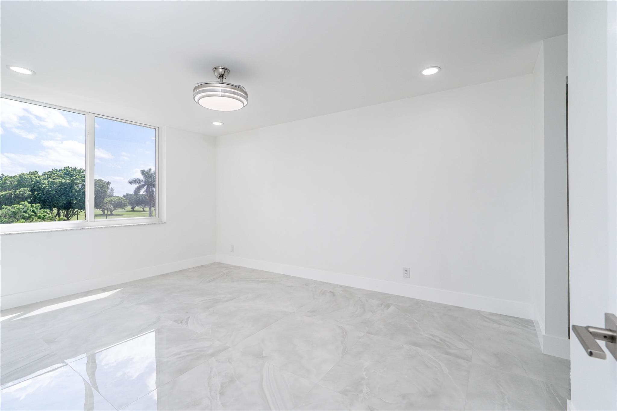 8900 Washington Boulevard 418, Pembroke Pines, FL 33025 — photo 3 of 82