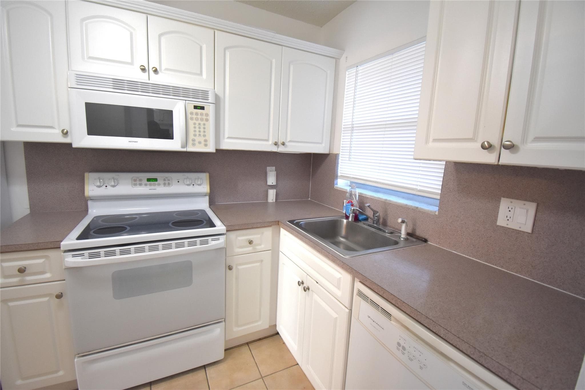 3051 Sunrise Lakes Drive 311, Sunrise, FL 33322 — photo 2 of 20