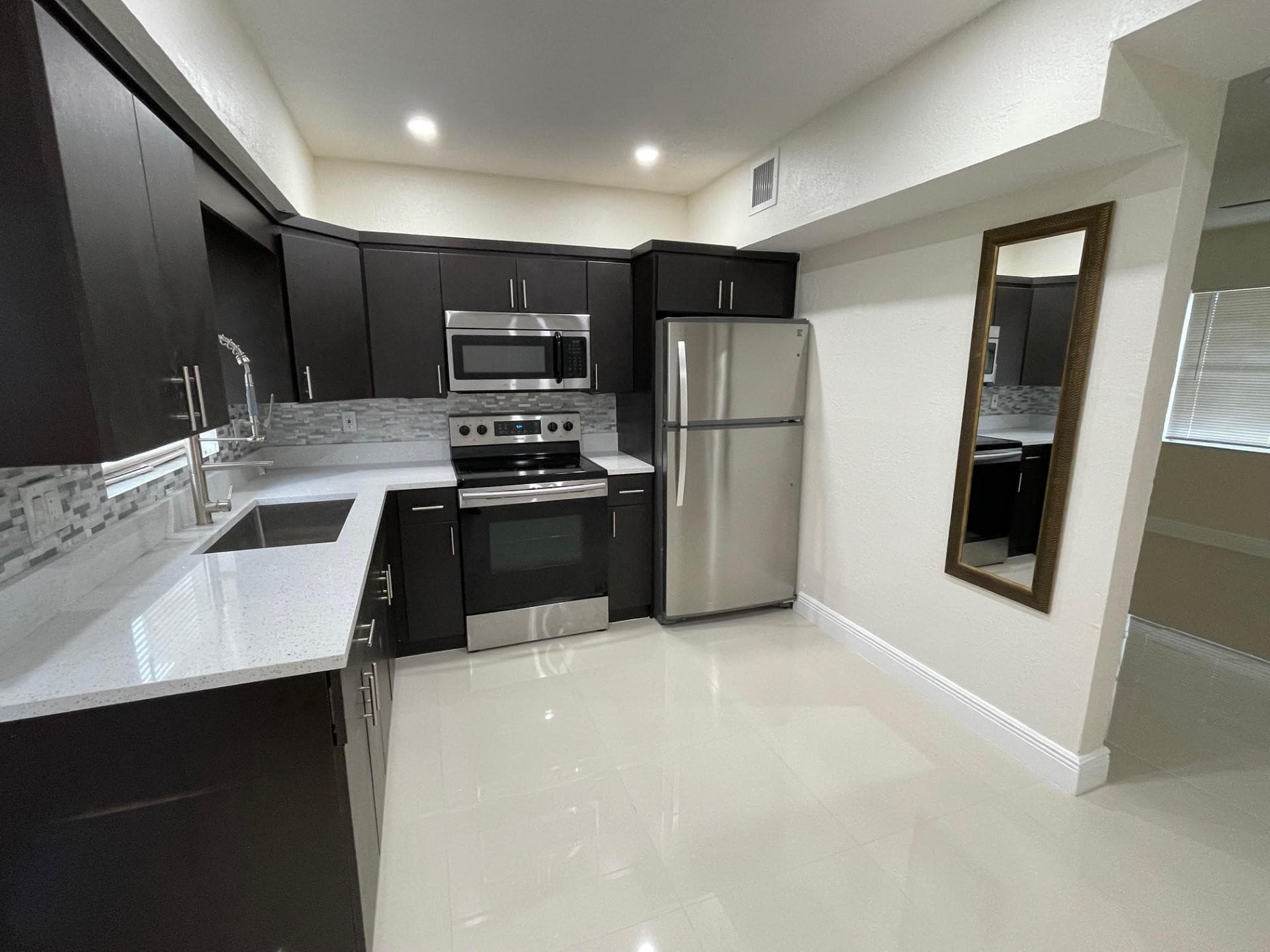 1809 NW 13th Court, Fort Lauderdale, FL 33311 — photo 3 of 19