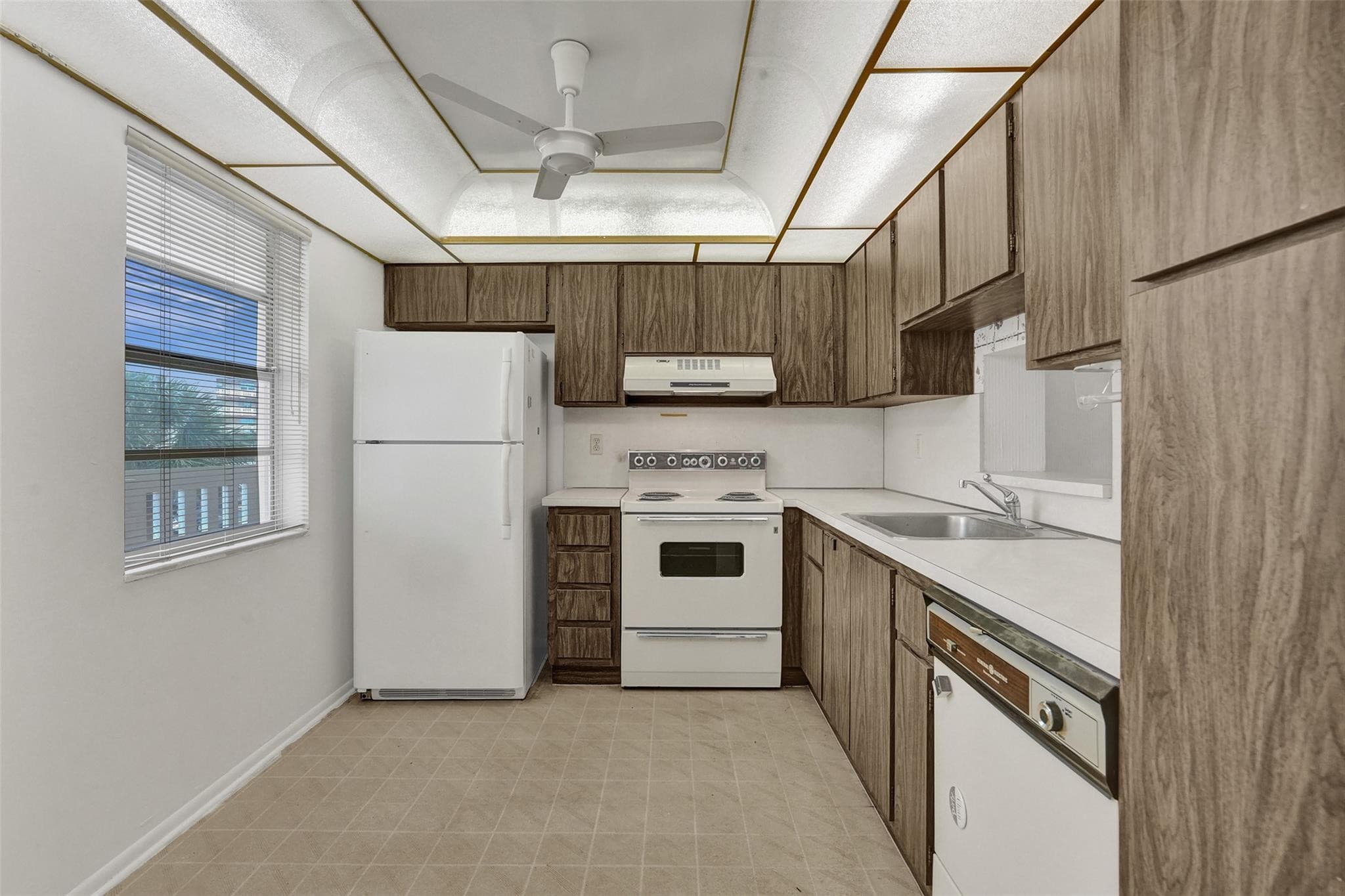 131 SE 3rd Avenue 304, Dania Beach, FL 33004 — photo 13 of 44