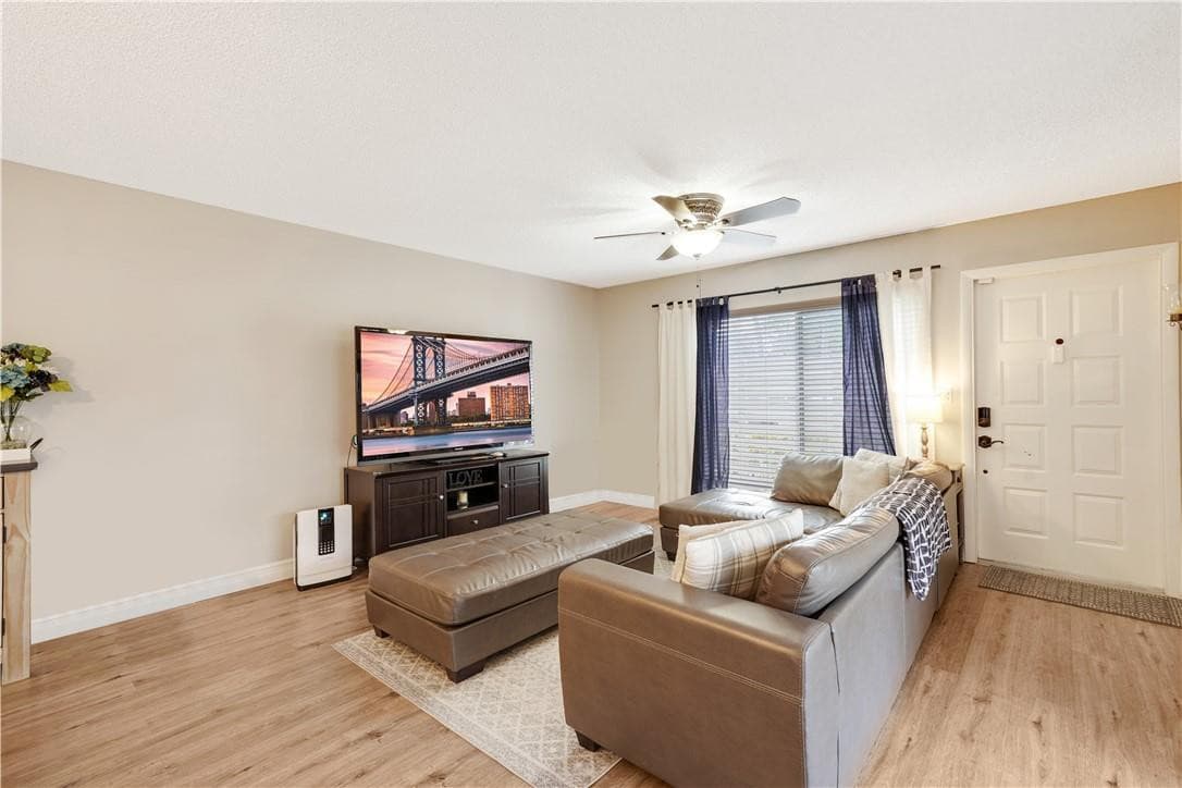 534 NW 98th Avenue 4, Plantation, FL 33324 — photo 3 of 32
