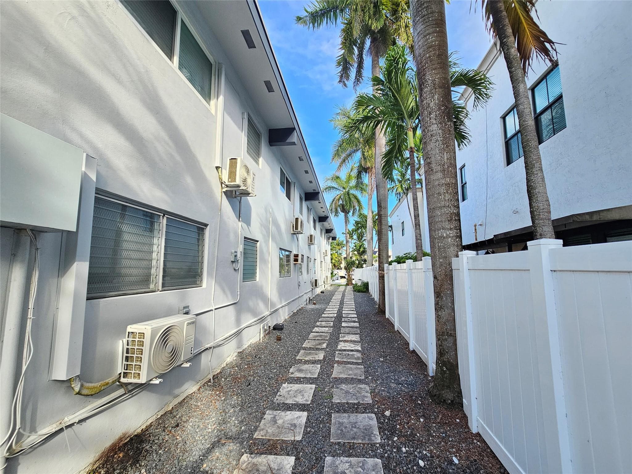 1354 Bayview Drive, Fort Lauderdale, FL 33304 — photo 18 of 29