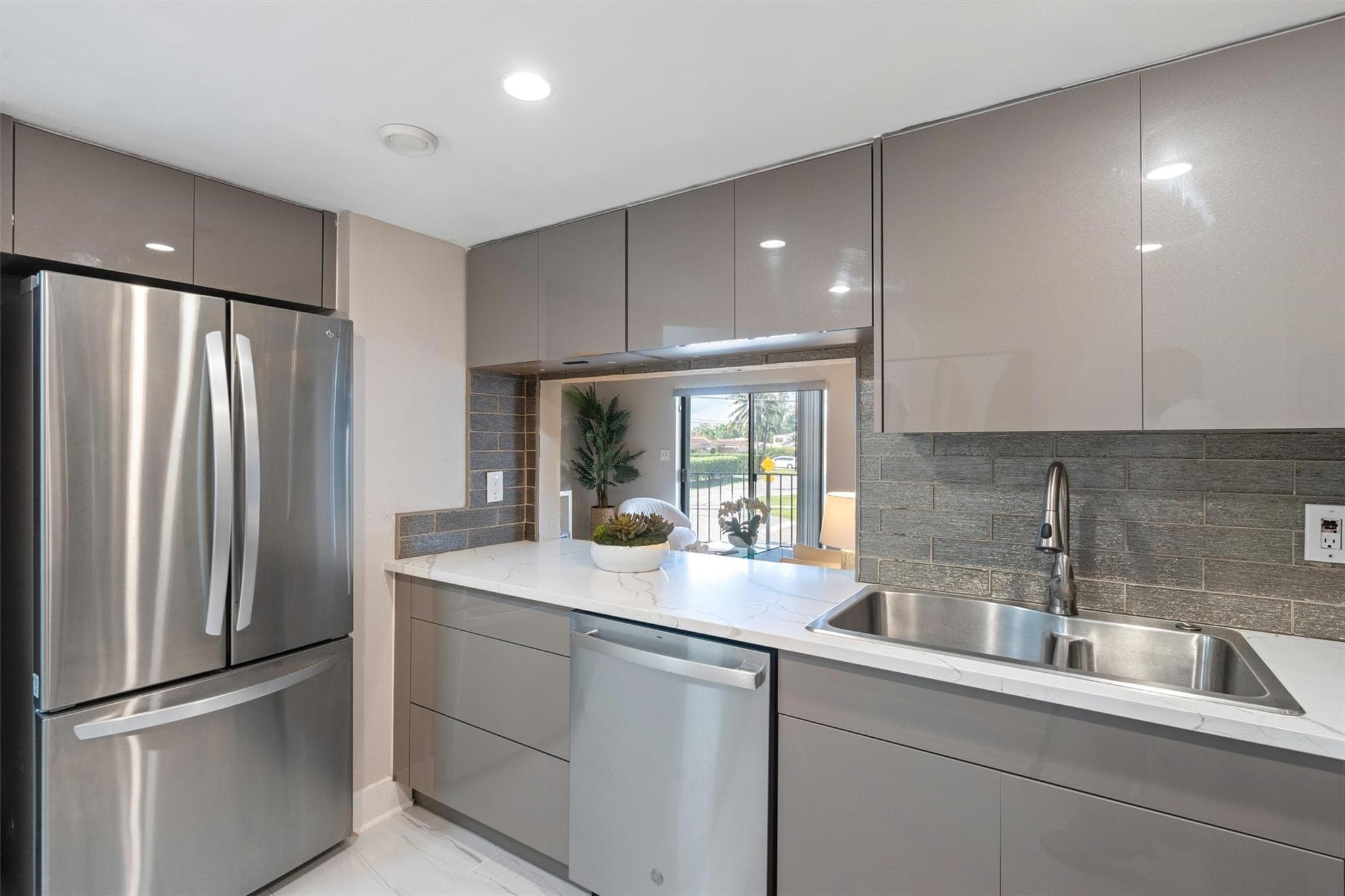 4013 N Ocean Drive 107, Lauderdale-By-The-Sea, FL 33308 — photo 10 of 42