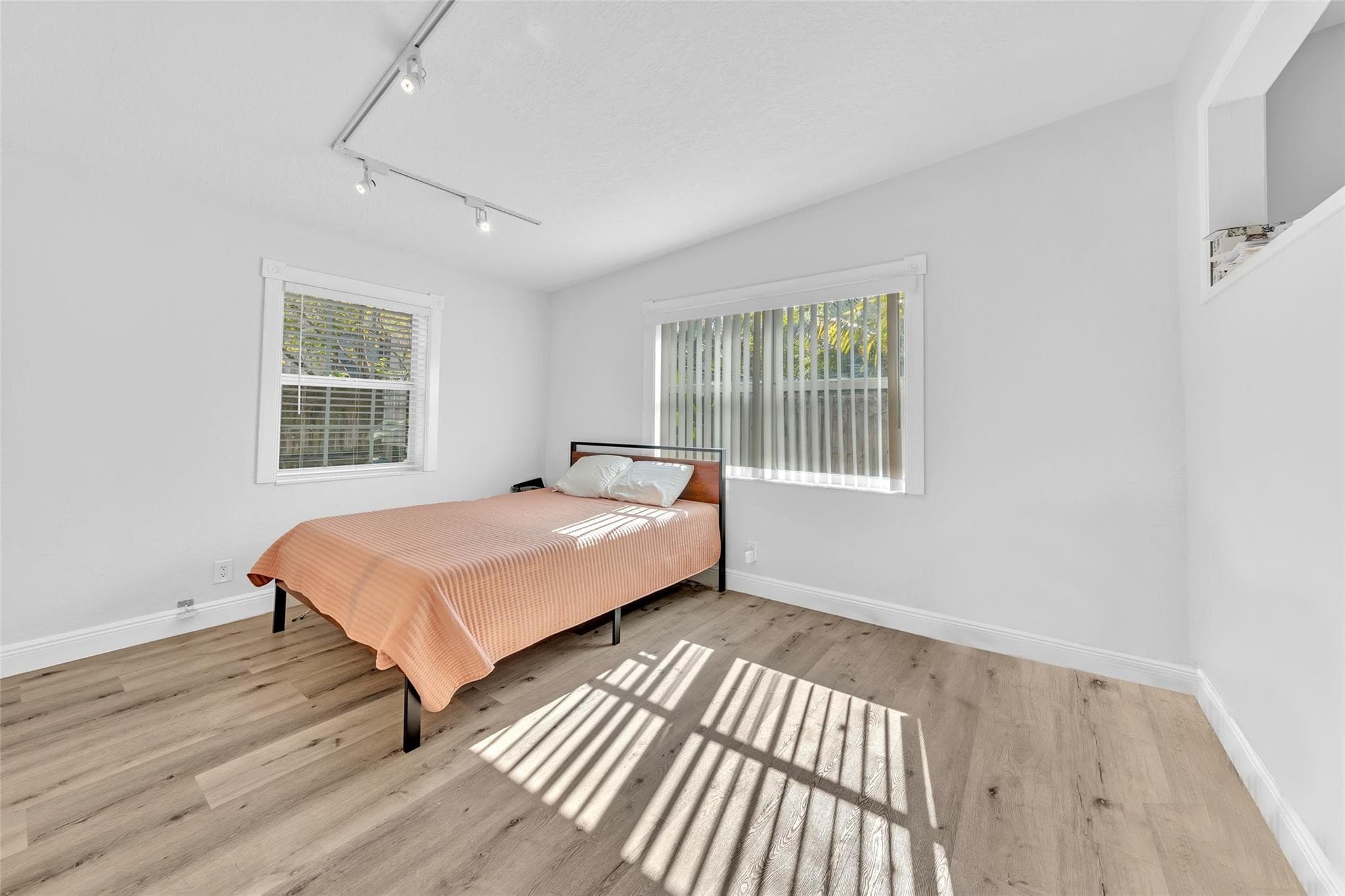 805 NE 17th Avenue 4, Fort Lauderdale, FL 33304 — photo 10 of 24
