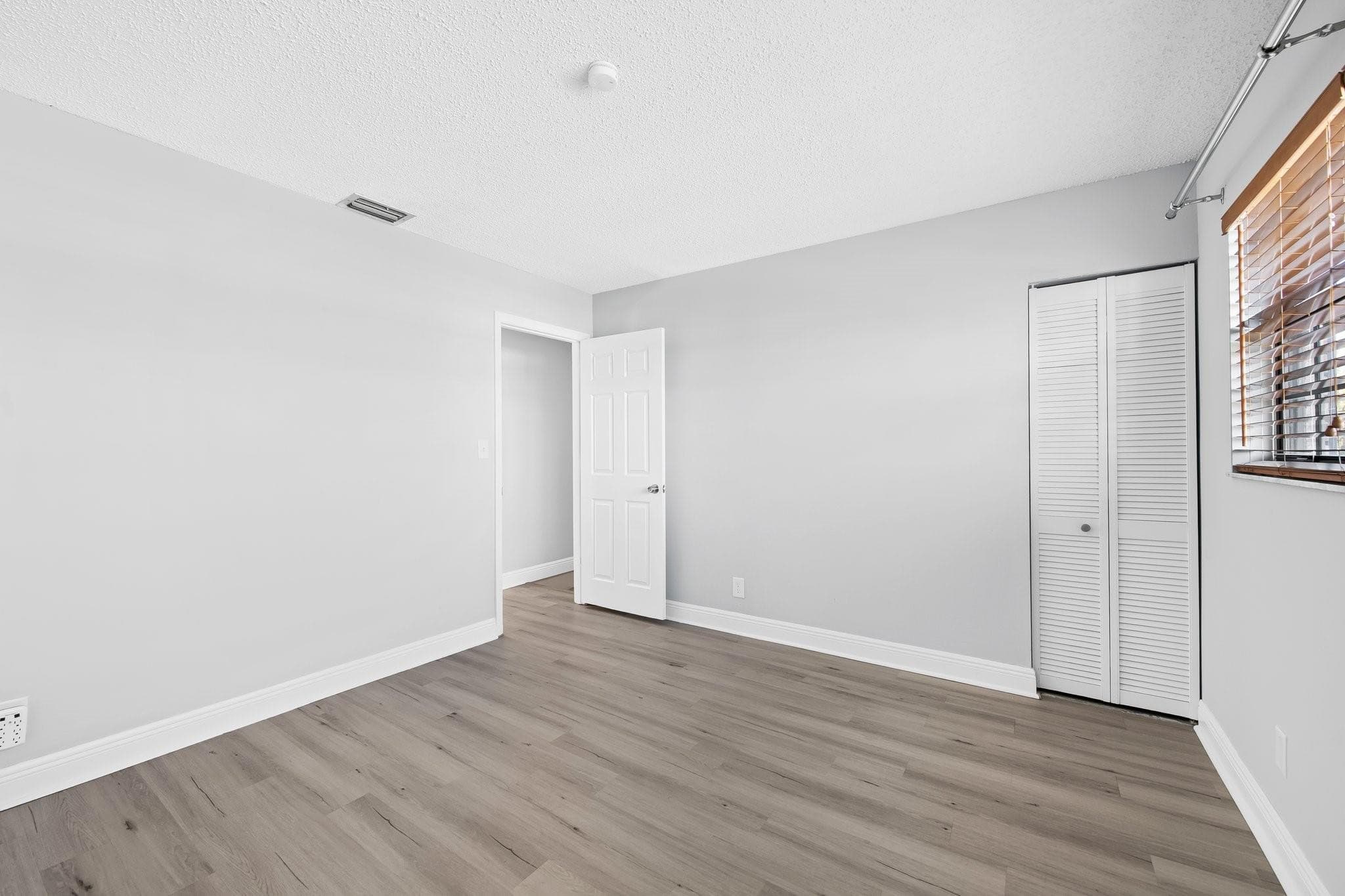 2127 NE 11th Avenue, Wilton Manors, FL 33305 — photo 11 of 24