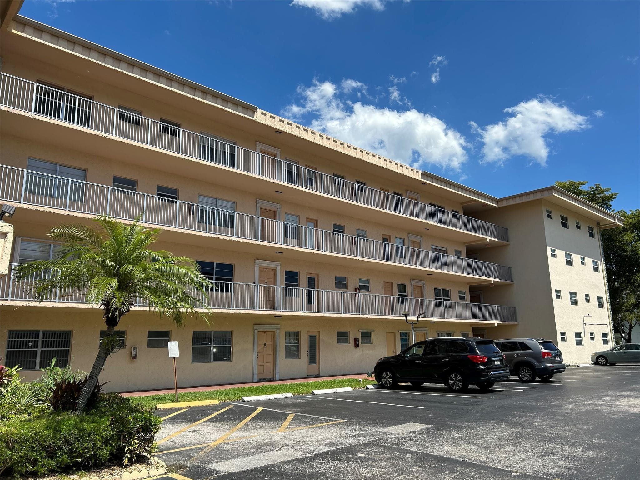 4191 NW 41st Street 312, Lauderdale Lakes, FL 33319 — photo 1 of 26