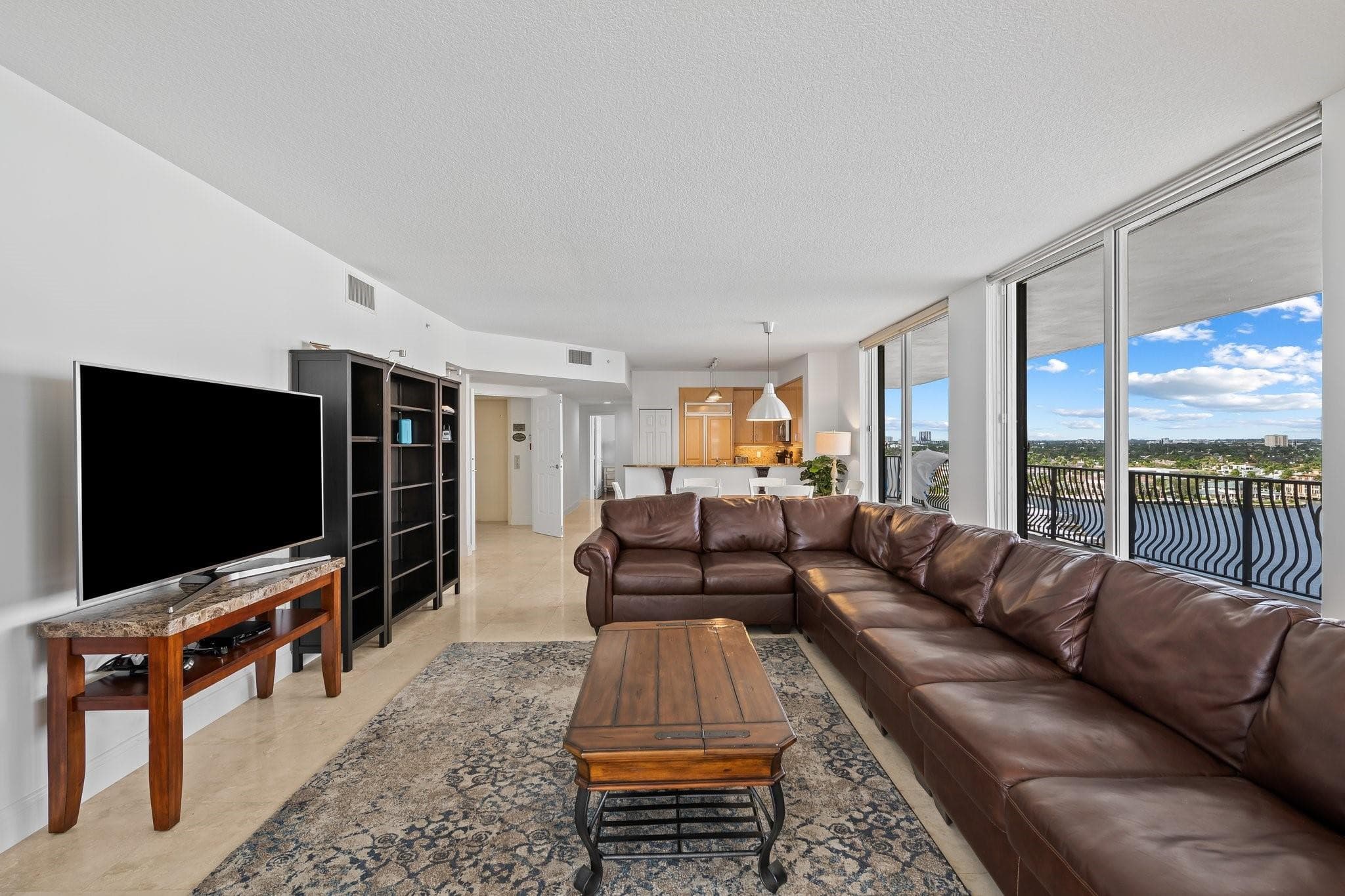 Condominium in Fort Lauderdale — photo 4 of 38