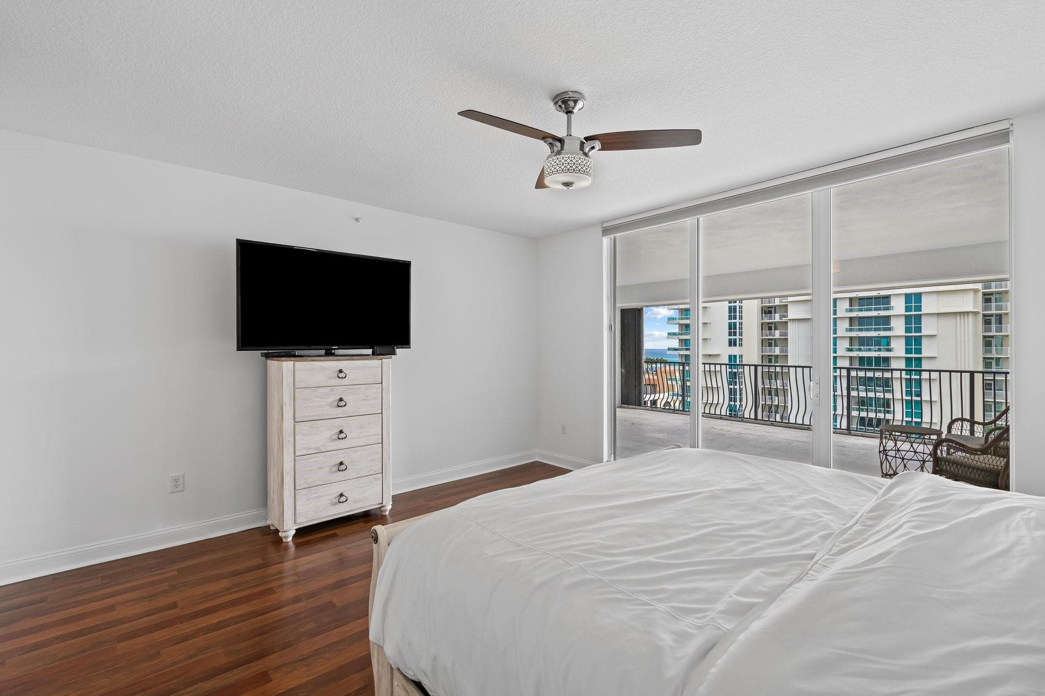 Condominium in Fort Lauderdale — photo 8 of 38